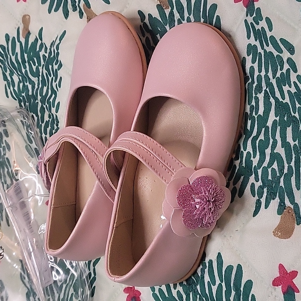 New size 12 child shoes